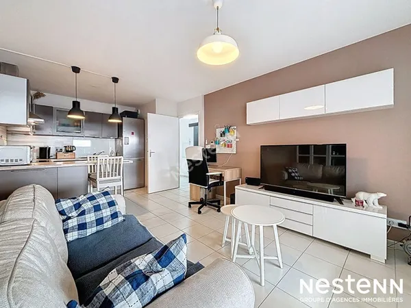 APPARTEMENT T2 - NON MEUBLE - LA RICHE - PARKING ET BALCON