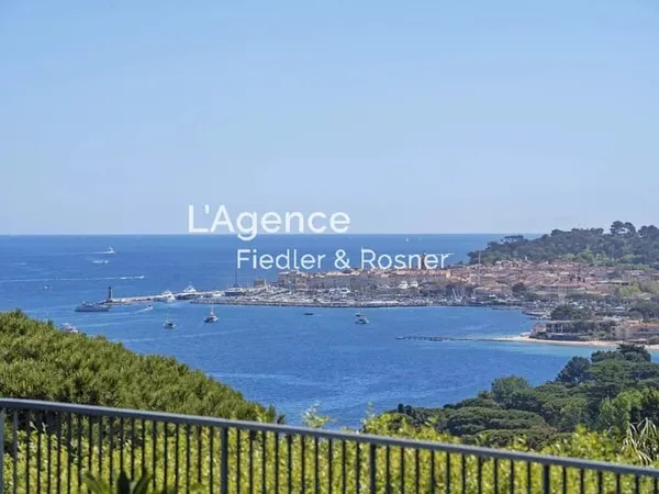 REF 540 : GASSIN - SINOPOLIS - VILLA A LA LOCATION AVEC TRÈS BELLE VUE MER