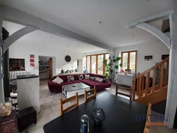 Maison 7 pièces 246 m²
