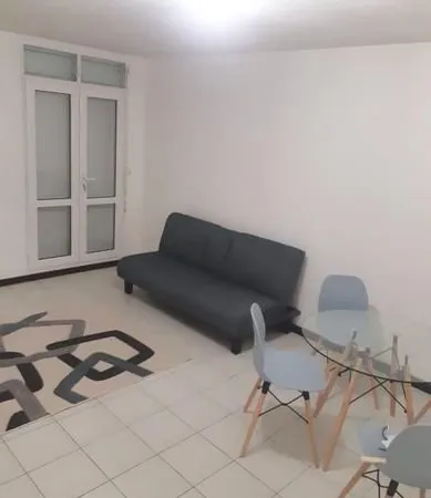Grand T2 meublé avec balcon, terrasse et pergola - Pointe-à-Pitre