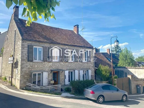 Maison d'environ 155 m², en plein coeur du village de Villemaréchal