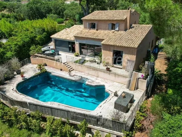 Villa avec aperçu mer et plages a pied