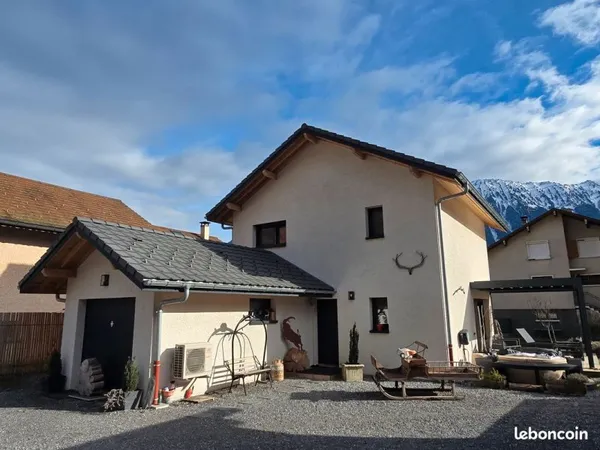 Entre lacs et montagnes, villa contemporaine