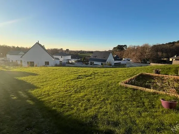 Terrain constructible à vendre dans le bourg de Landaul d'environ 330 m2