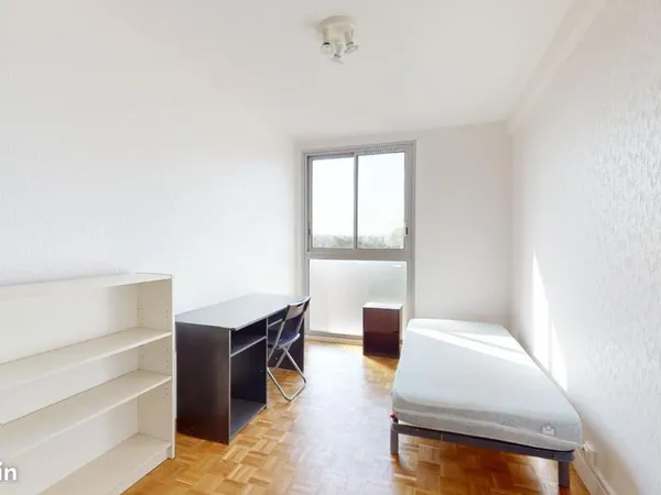 Chambre 5 pièces 97 m²