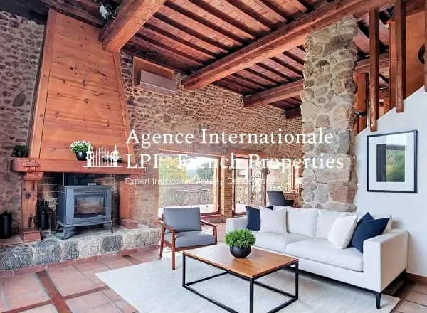 Maison 8 pièces 231 m²