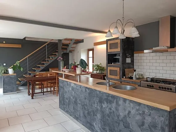 Maison familliale, proche centre, ecole