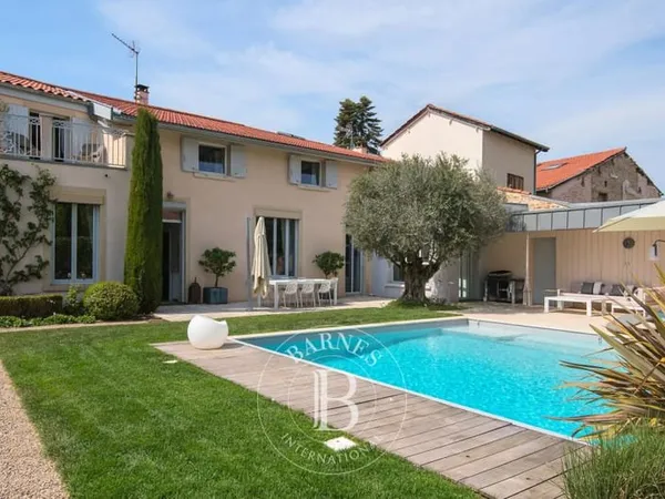 Dardilly centre - Maison de charme de 290m² environ - 5 chambres - 1 studio - Piscine - Garage - ter