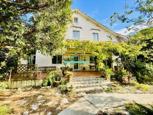 Villa 7 pièces 231 m²