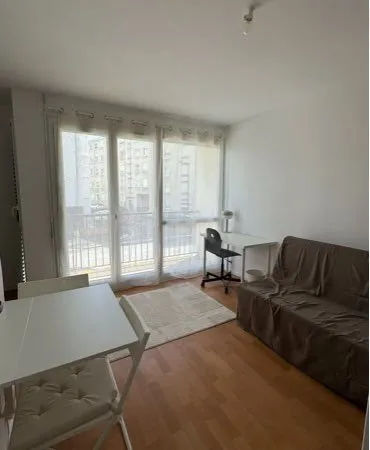 Studio meublé refait à neuf avec parking