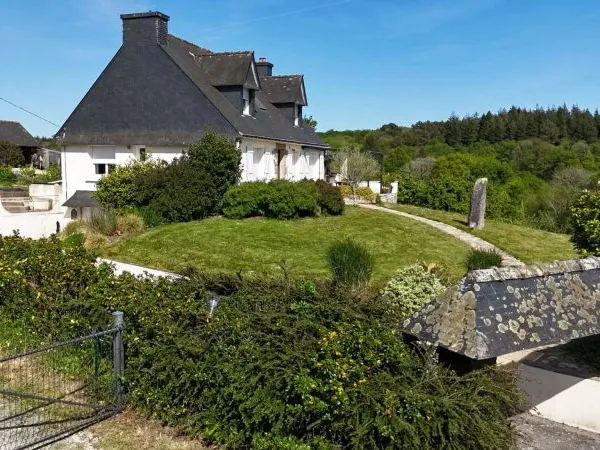 GUERN – Maison familiale avec 2,5 ha de prairie – Idéal propriétaires de chevaux.