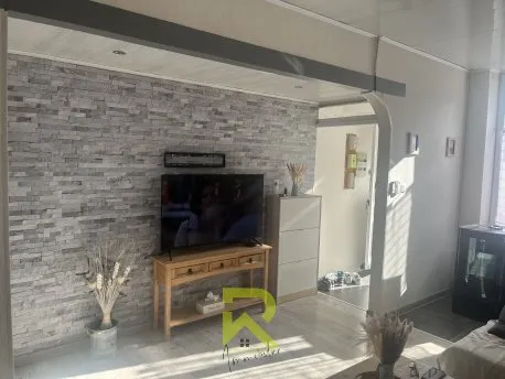 Charmante Maison de Village Rénovée avec 4 Chambres et Patio