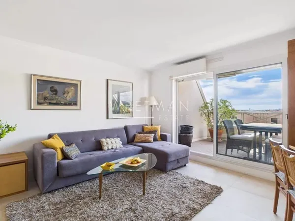 Appartement en dernier étage avec grande terrasse - Nice Masséna