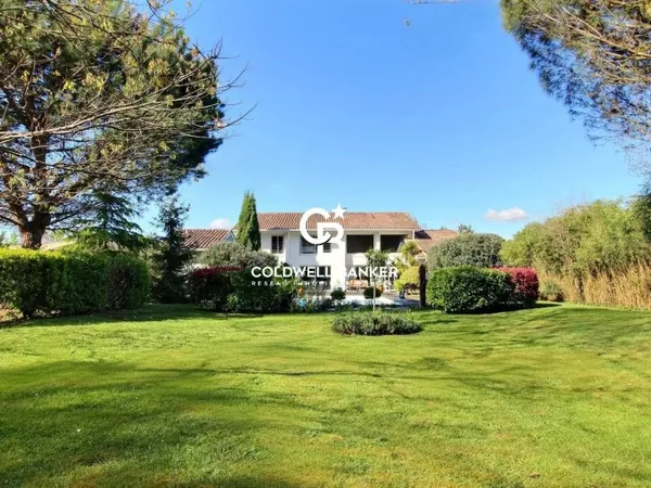 Maison d'architecte au Barp - Élégance contemporaine, cadre préservé et potentiel d'accueil