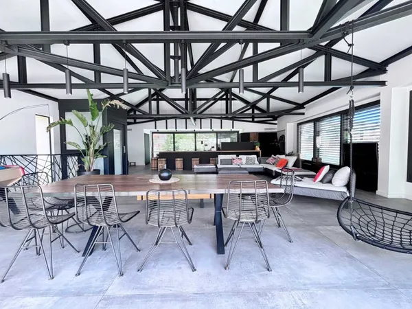 AVP IMMO - Villa Contemporaine à Vendre à Bandol À 300 m du Port !