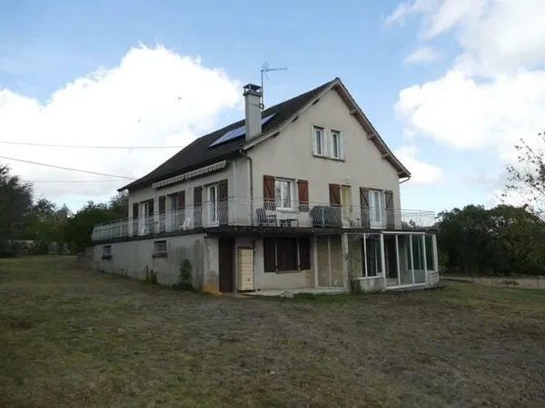 A vendre grande maison, T8, sous sols, piscine, terrain 2500m²