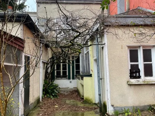 Maison de ville à rénover 131m avec garage - Troyes, face à