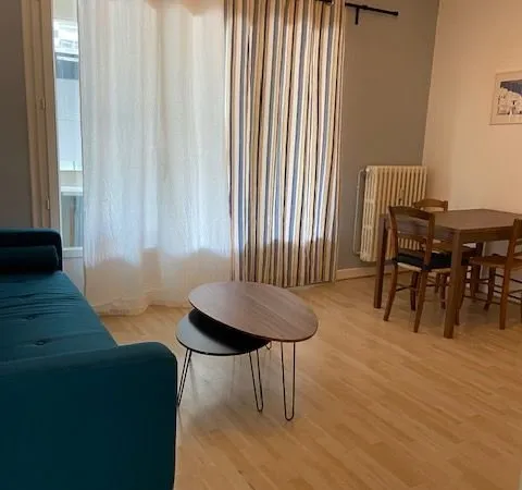 Chambre meublée en colocation