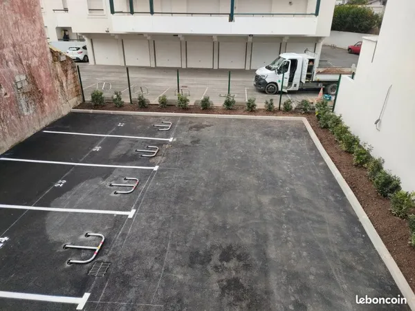 Parking extérieur quartier Fargeot