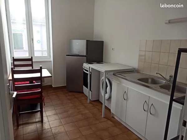 T2 Meublé 50 m² Oullins Centre (Métro B à 2 min)