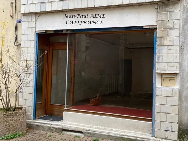 Maison de ville avec local commercial - 116 m² habitables - Pont-Saint-Esprit centre