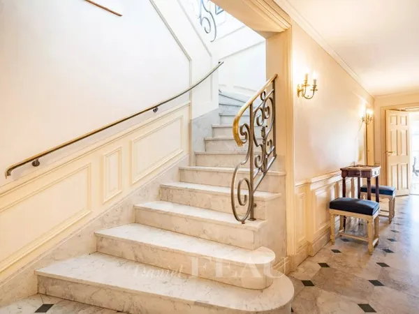 Neuilly - Triplex de prestige avec terrasse Potentiel exceptionnel pour cet appartement