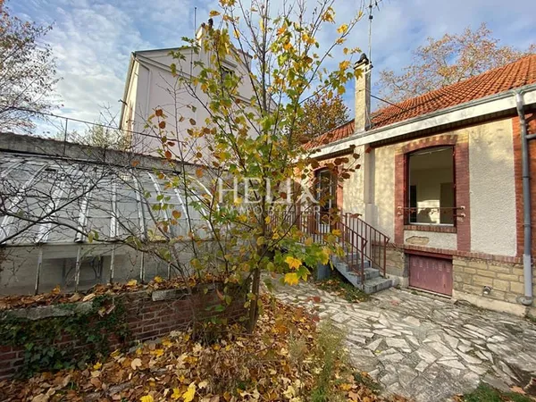 Maison 3 pièces en location avec sous sol cave, jardin et serre