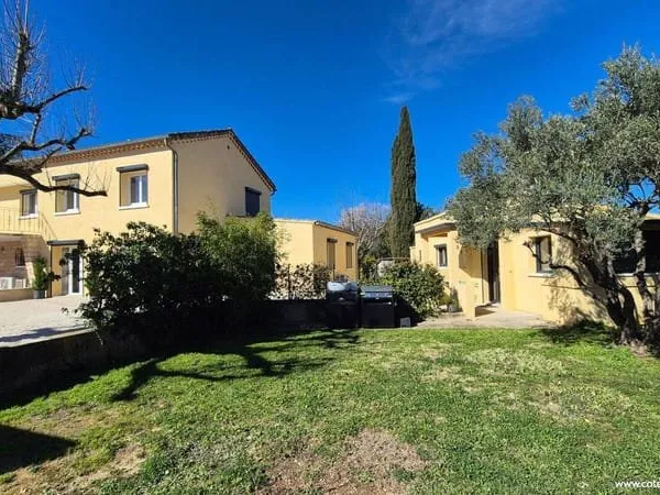 Maison 8 pièces 233 m²