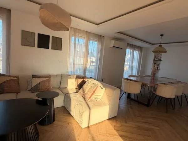 Maison 170m2 rénovée avec jardin, piscine et dépendance