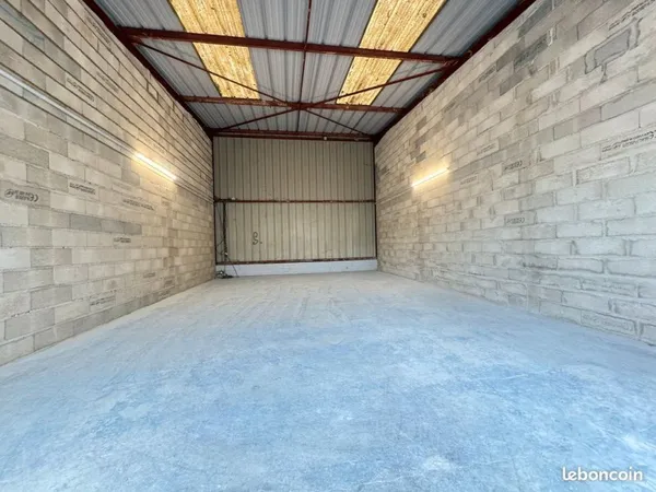 Dépôt de stockage 60m2