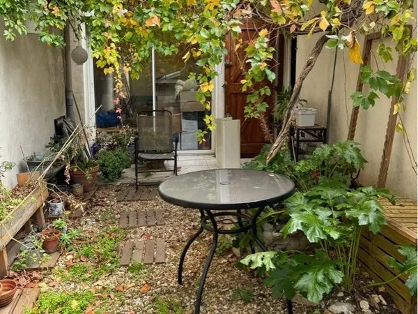 Magnifique t2 jardin 13004