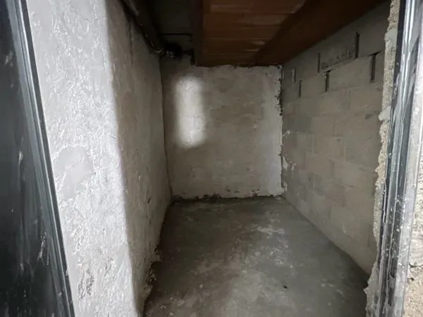 Cave saine et sécurisée - 4,5 m² - Paris 10e / Rue de Sambre-et-Meuse