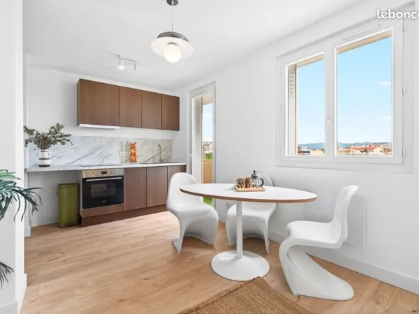 T3 traversant d'exception - Vue parc 26e Centenaire - Marseille 8e