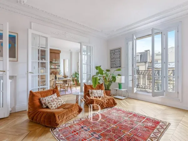Paris X - Appartement familial et sa chambre de service - Etage