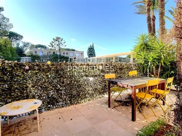 LE LAVANDOU - T2 - 46M² - RDC - 2 TERRASSES - PARKING - PISCINE