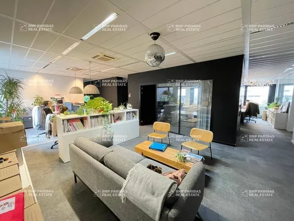 Bureaux 554 m²