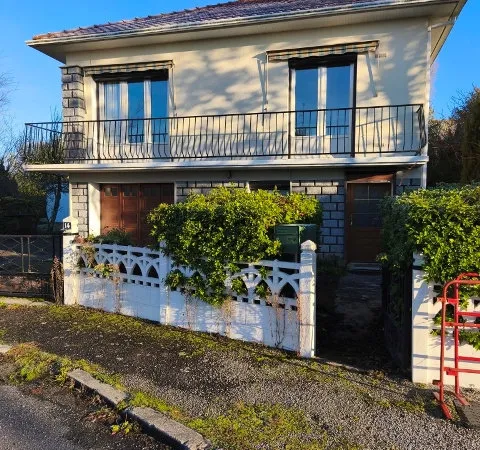 Pavillon de 88 m2 avec dépendances et grand terrain de 4436m