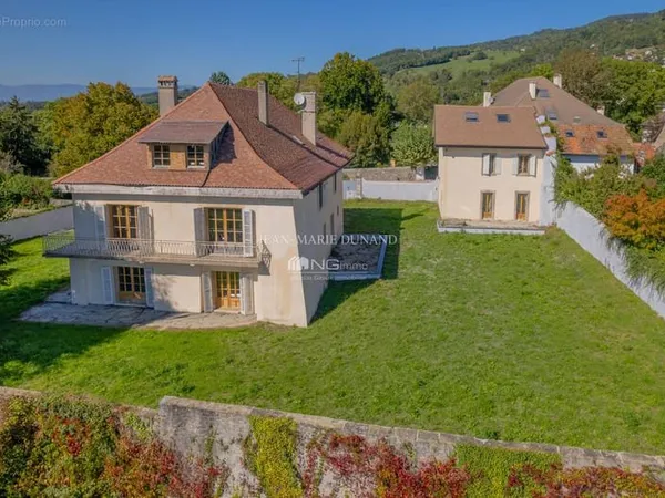 Maison de maitre au coeur du haut de bonne offrant plus de 350m2 a rehabiliter