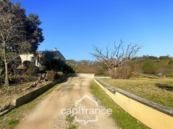 LES TAILLADES, maison individuelle de plain pied de 210 m2, en campagne, 4 chambres, sur un terrain 