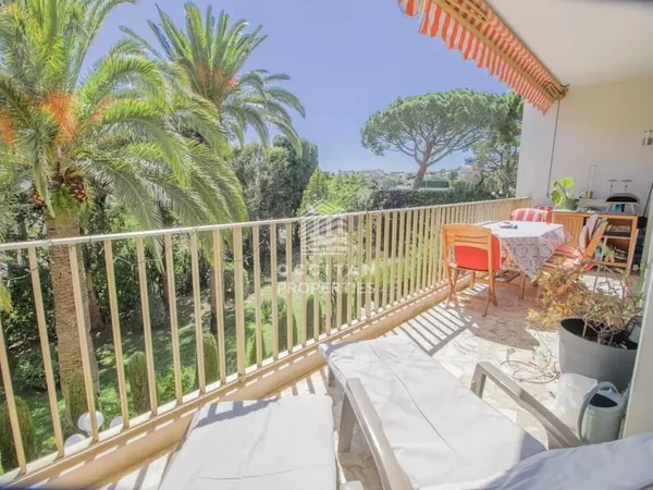 15 minutes à pied rue d'Antibes - Vue dégagée - Calme - Terrasse