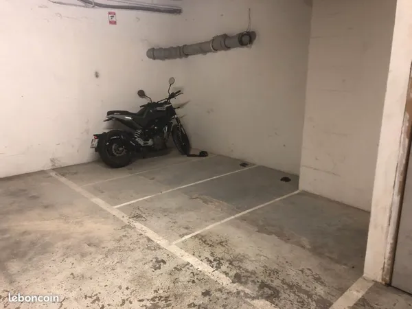 Location parking moto/scooter 75013
