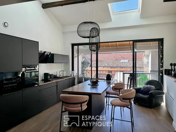 Appartement duplex rénové avec terrasse et garage dans le coeur historique