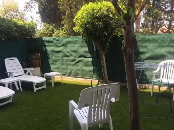 Meublé : Spacieux studio avec terrasse et jardin