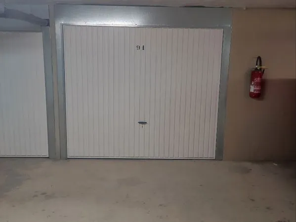 Loue grand garage de 18 m2
