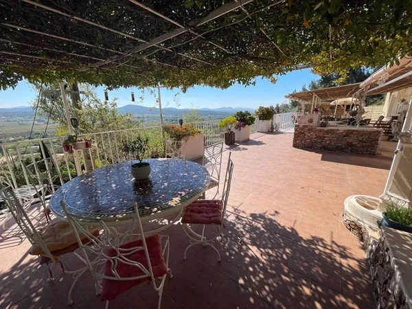 Maison de plain-pied 5 pièces 174 m²