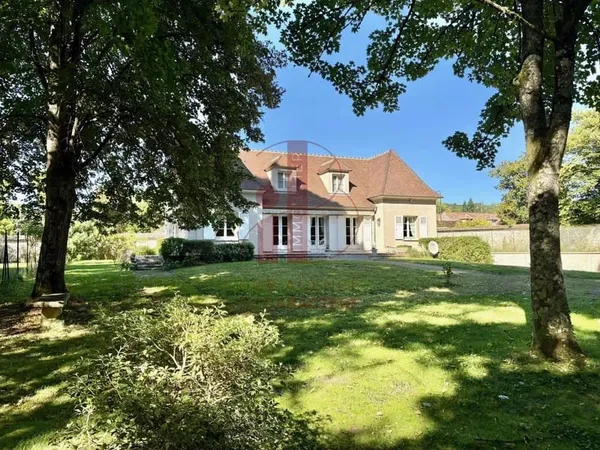 Bourron-Marlotte, Propriété de 252 m² avec parc arboré de 2020 m²