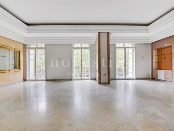 APPARTEMENT DE 6 PIÈCES DE 403 m²