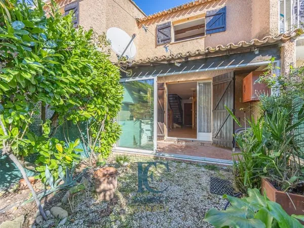 Maison 3 pièces de 56 m2 avec jardinet au centre-ville