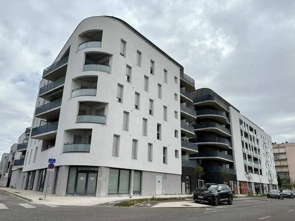 Bureau 70 m²
