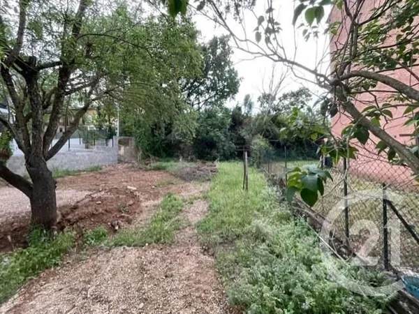 Terrain 305 m²